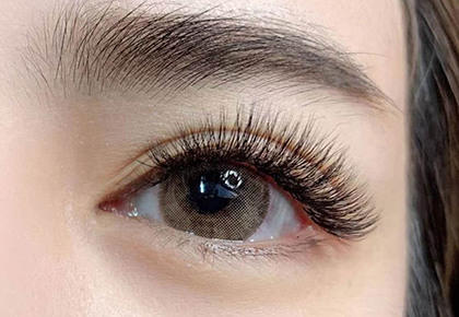 How to Apply Strip False Eyelashes Perfectly